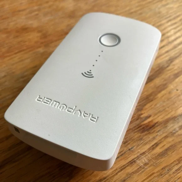 RAVPower FileHub, Travel Router AC750, Wireless SD Card
Reader - Picture 9 of 11